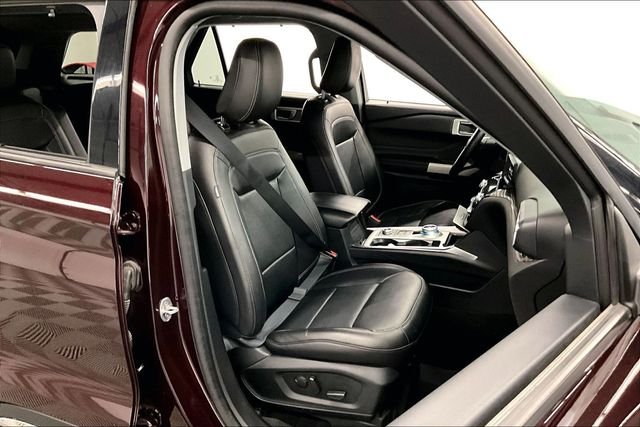 Used 2023 Jewel Red Metallic Tinted Clearcoat Ford Limited image 8