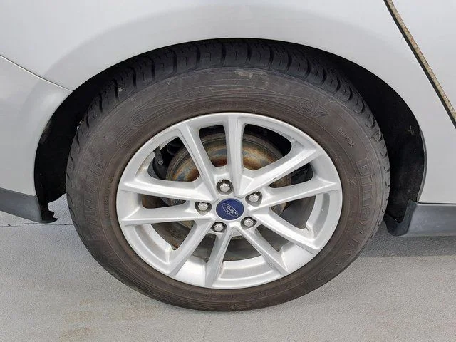 Used 2016 Silver Ford SE image 28