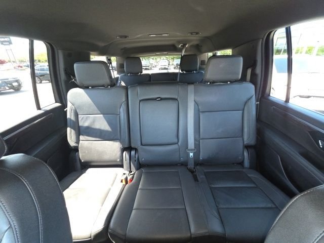 Used 2025 Gray Chevrolet Z71 image 29