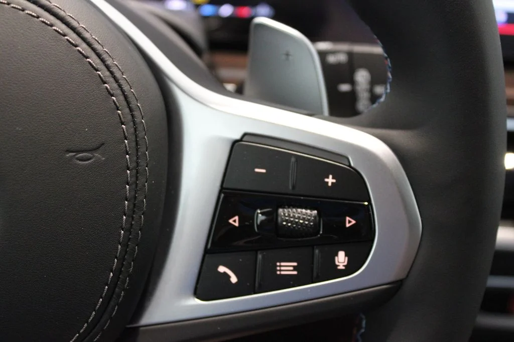 New 2027 White BMW M60i image 20