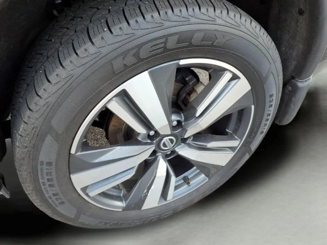 Used 2021 Black Nissan SL image 9