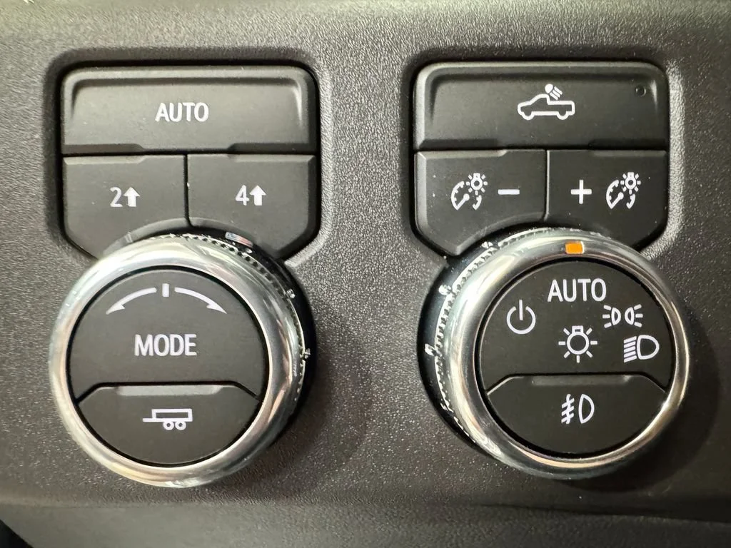 New 2026 Sterling Metallic GMC Elevation image 19