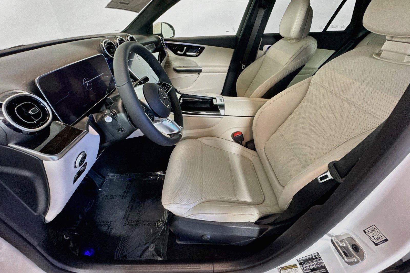 New 2026 Polar White Mercedes-Benz GLC 300 image 18