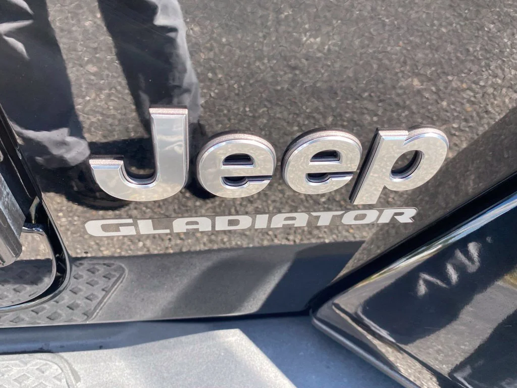 Used 2021 Black Jeep Overland image 17