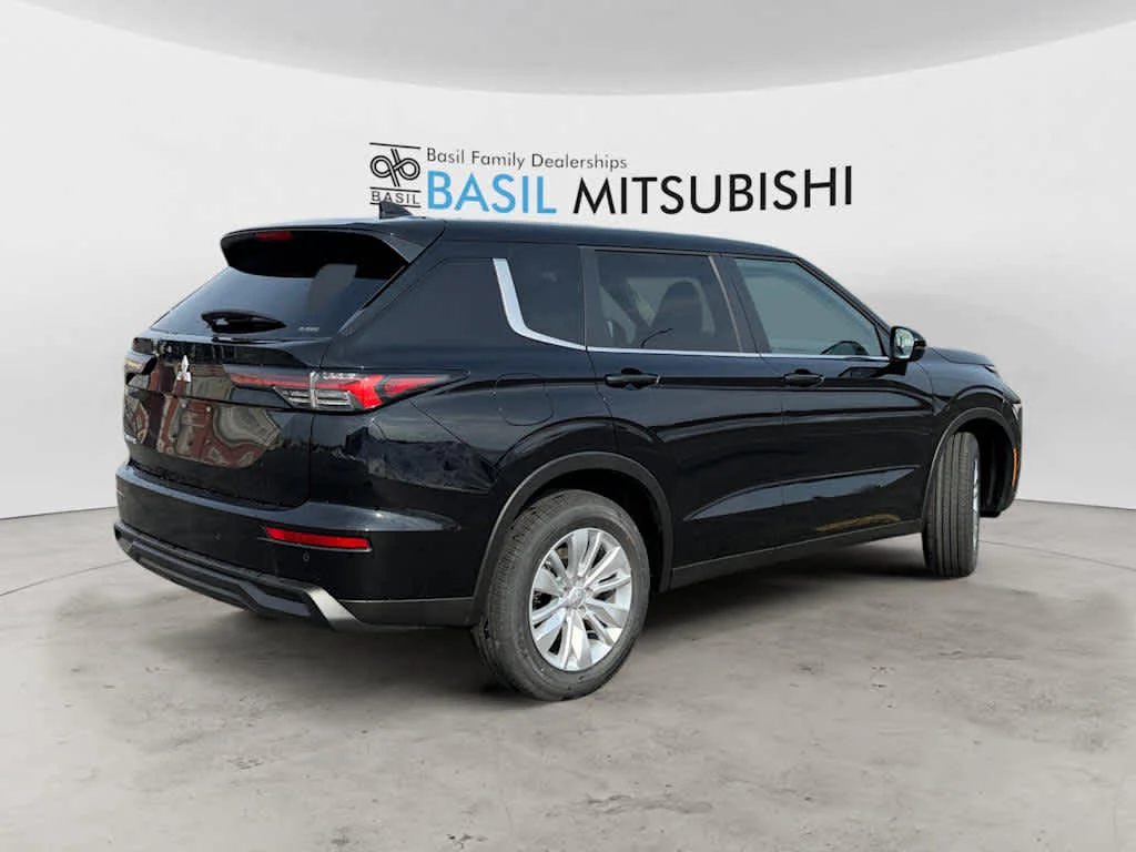 New 2026 Labrador Black Pearl Mitsubishi ES image 5