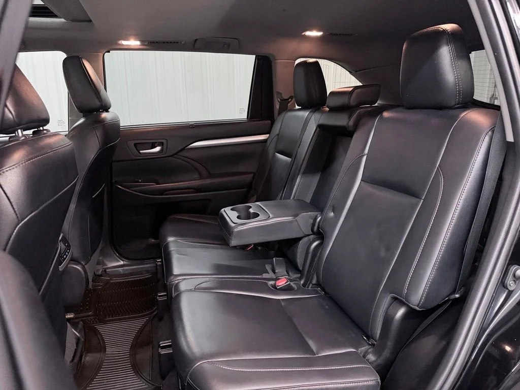 Used 2019 Black Toyota XLE image 30
