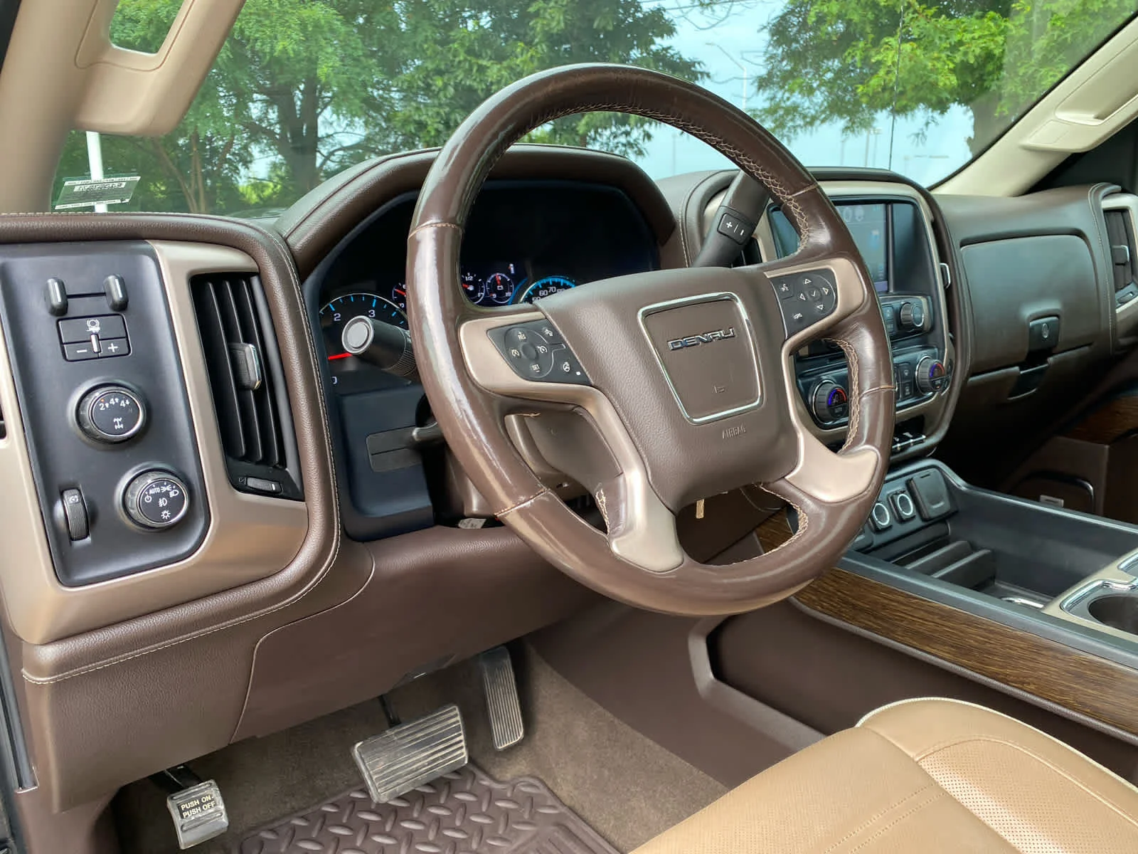 Used 2018 ONYX BLACK GMC Denali image 10