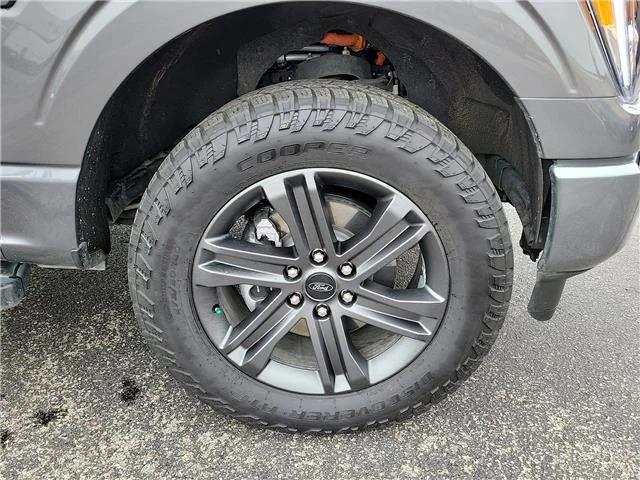 Used 2023 Carbonized Gray Metallic Ford Lariat 4x4 SuperCrew Cab 5.5 ft. box 145 in. WB image 6