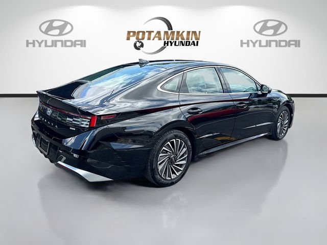 Used 2024 Black Hyundai SEL image 5