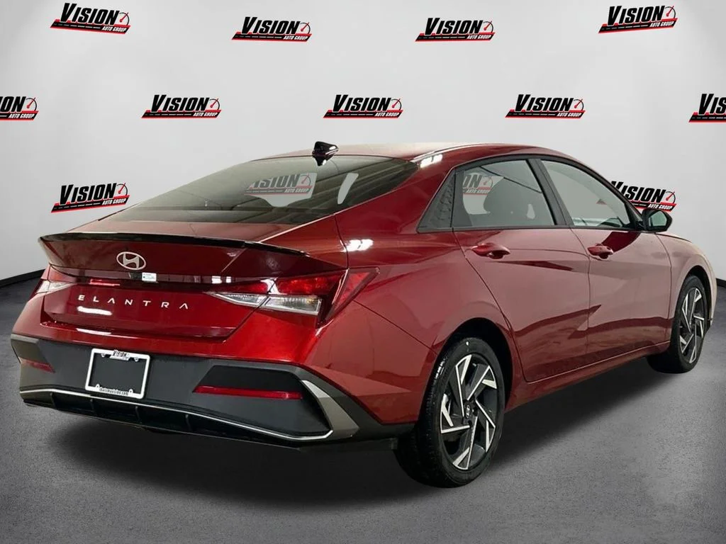 Used 2025 Red Hyundai SEL Sport image 23