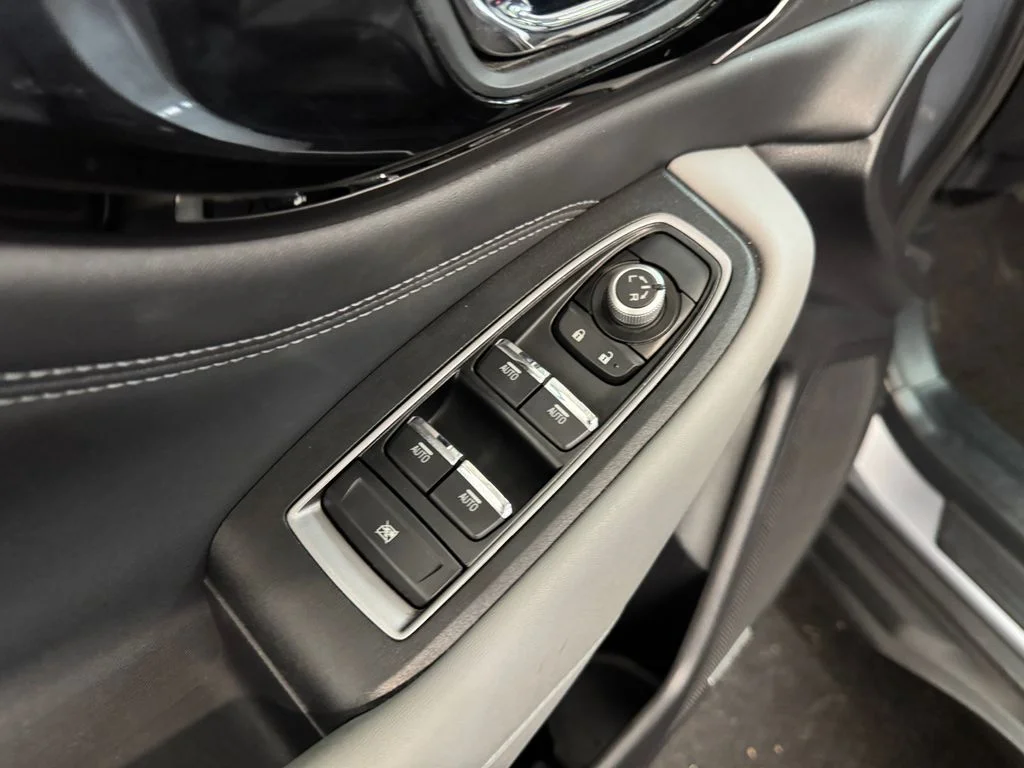Used 2021 Silver Subaru Limited image 17