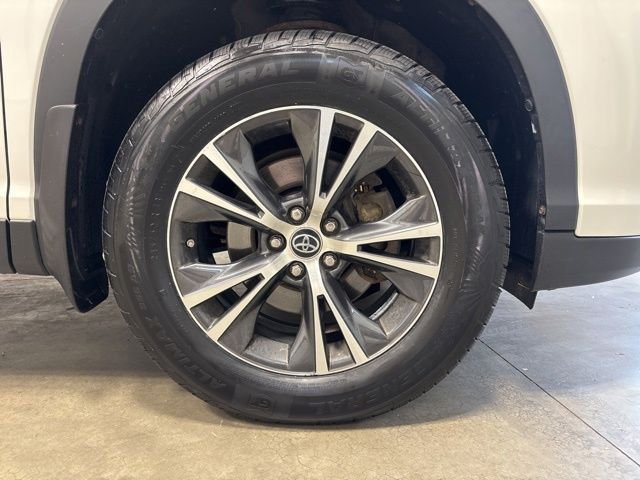 Used 2019 Blizzard Pearl Toyota LE Plus image 11
