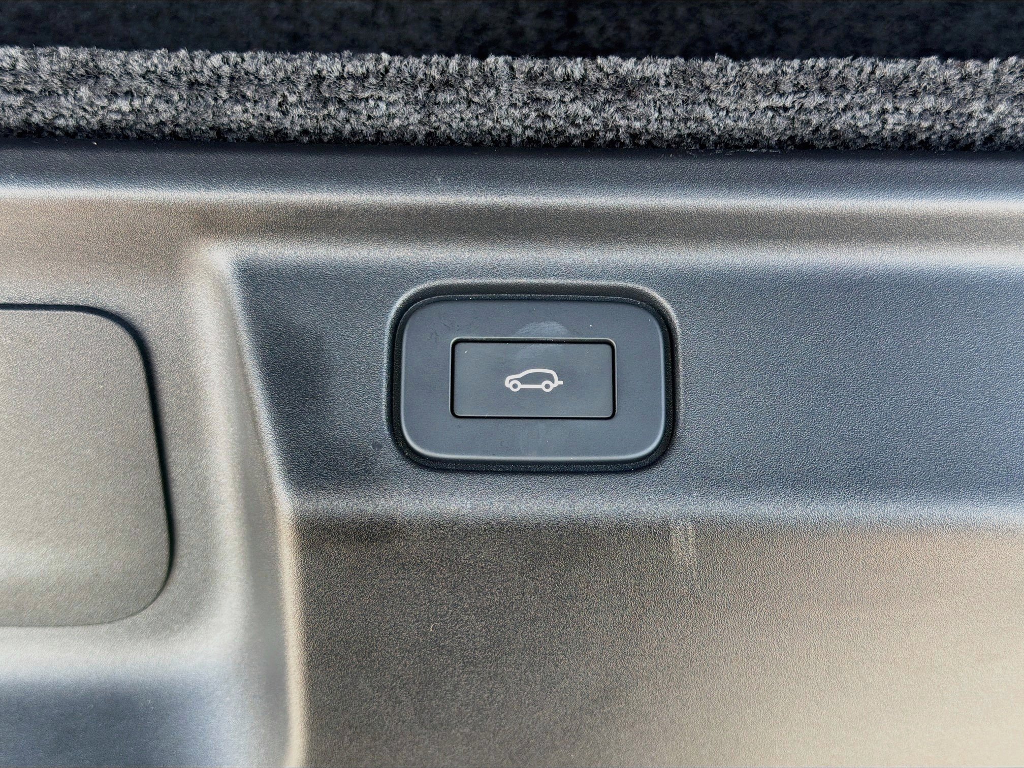 Used 2025 Gray Land Rover SE image 48