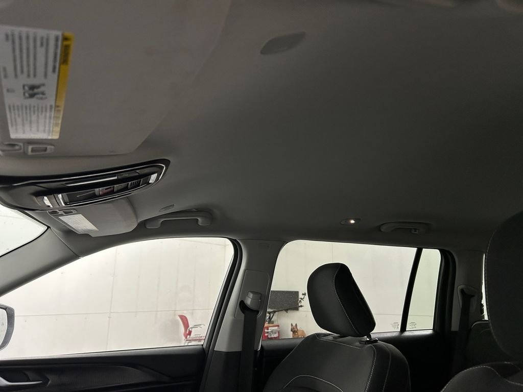 Used 2023 White Jeep Laredo image 25