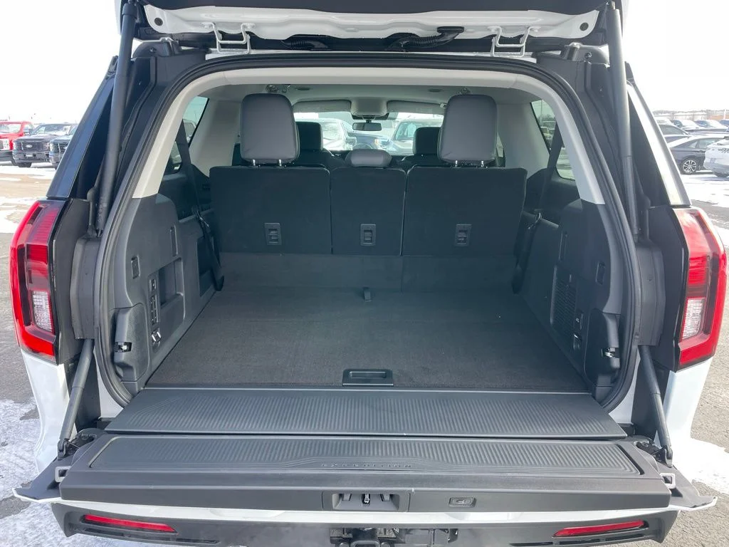 New 2026 Oxford White Ford MAX Active image 31
