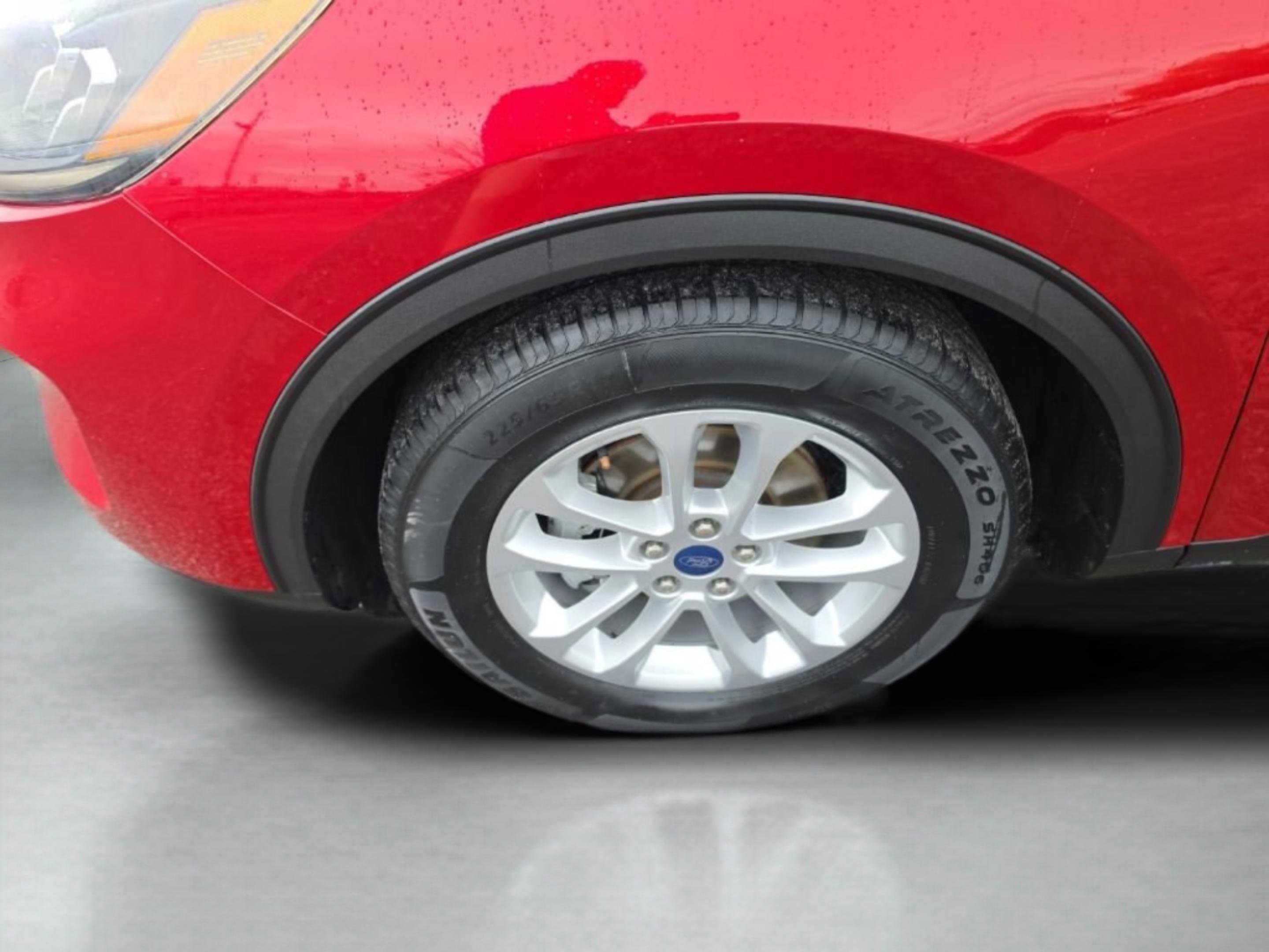 Used 2020 Red Ford SE image 31