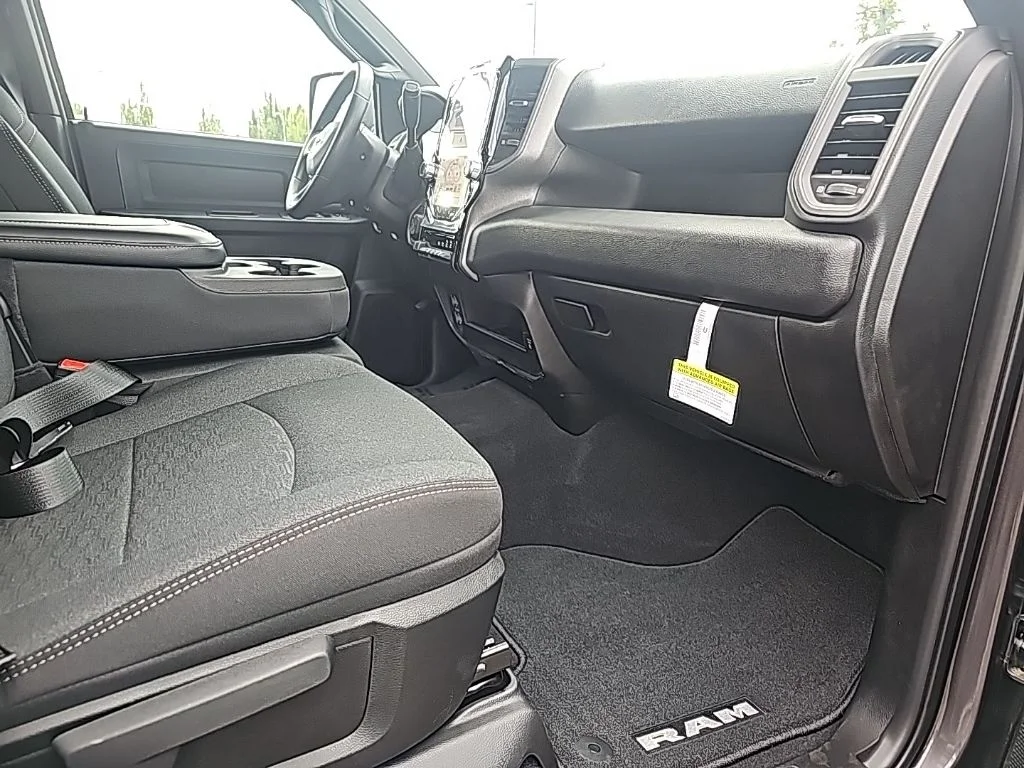 2025 RAM 3500 Tradesman - Photo 9