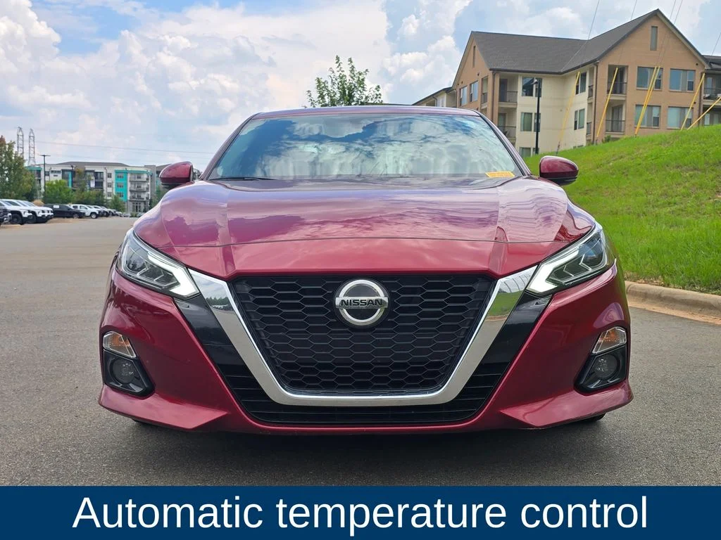 Used 2019 Red Nissan 2.5 SL image 6