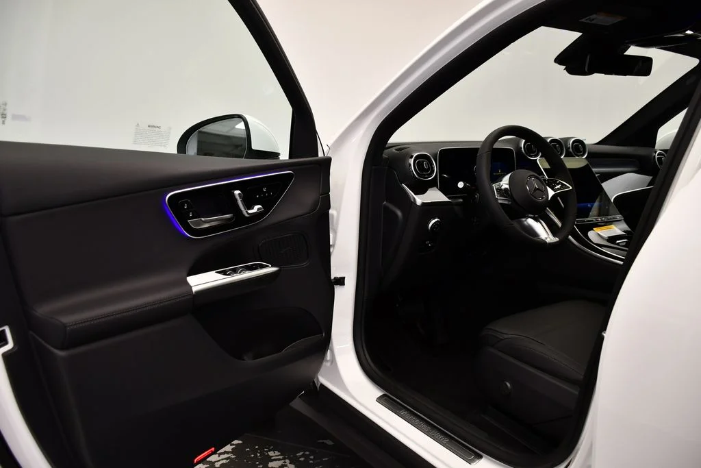 New 2026 Polar White Mercedes-Benz GLC 300 image 35