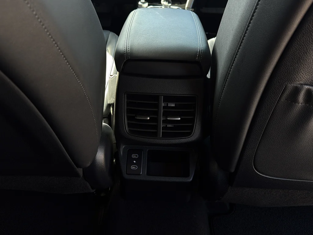 Used 2024 Snow White Pearl Kia SX image 21