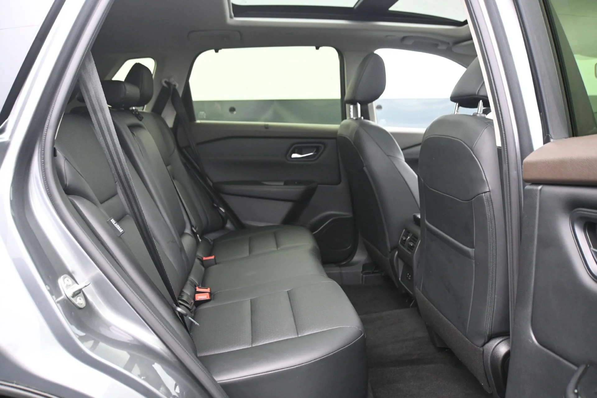 Used 2023 Gun Metallic Nissan SV image 14