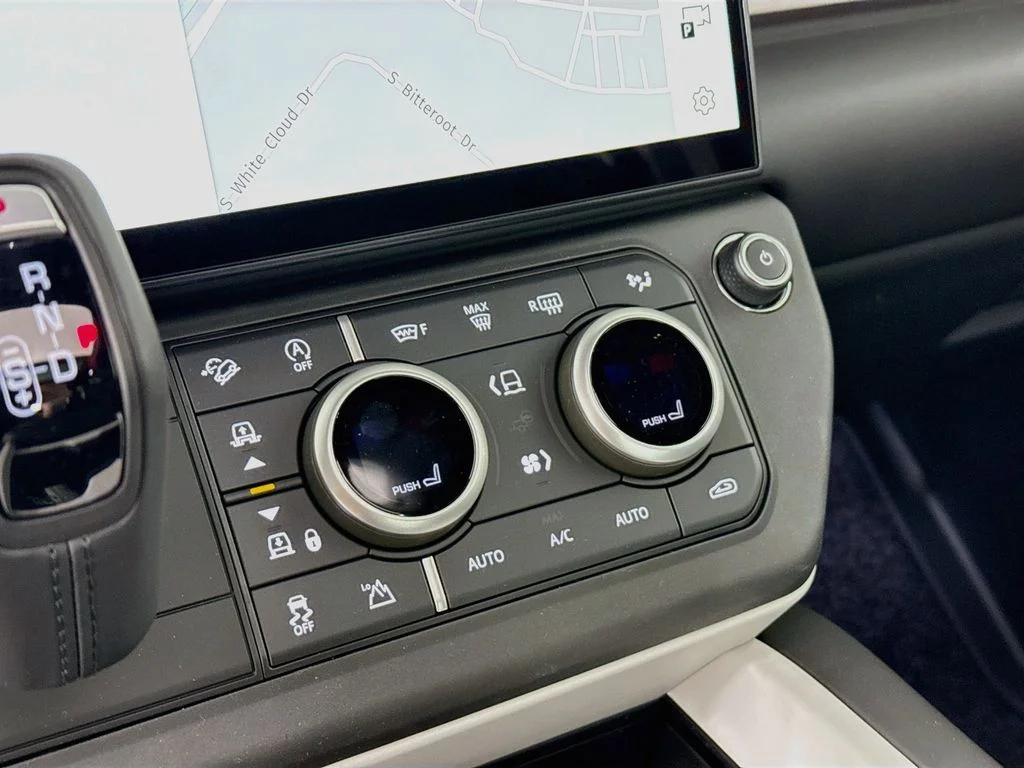 New 2026  Land Rover X-Dynamic SE image 17