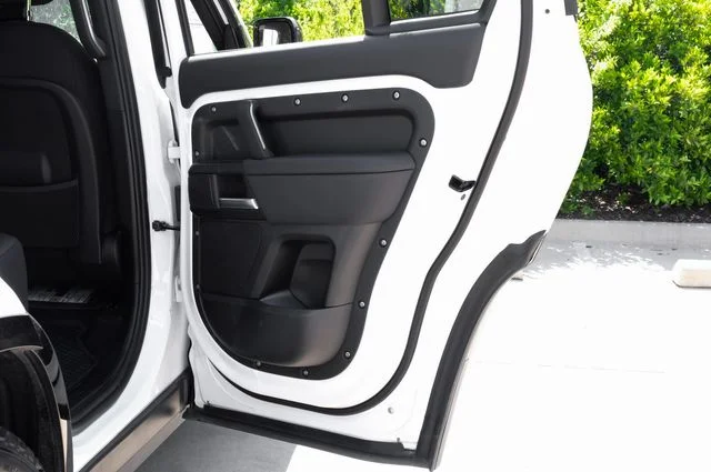 2025 Land Rover Defender V8 - Photo 57