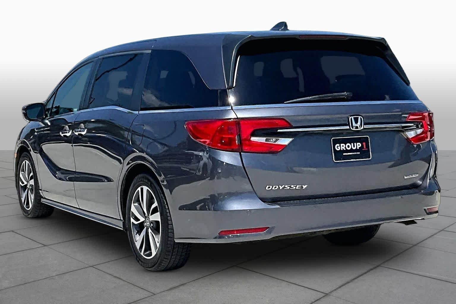 Used 2022 Modern Steel Metallic Honda Touring image 12
