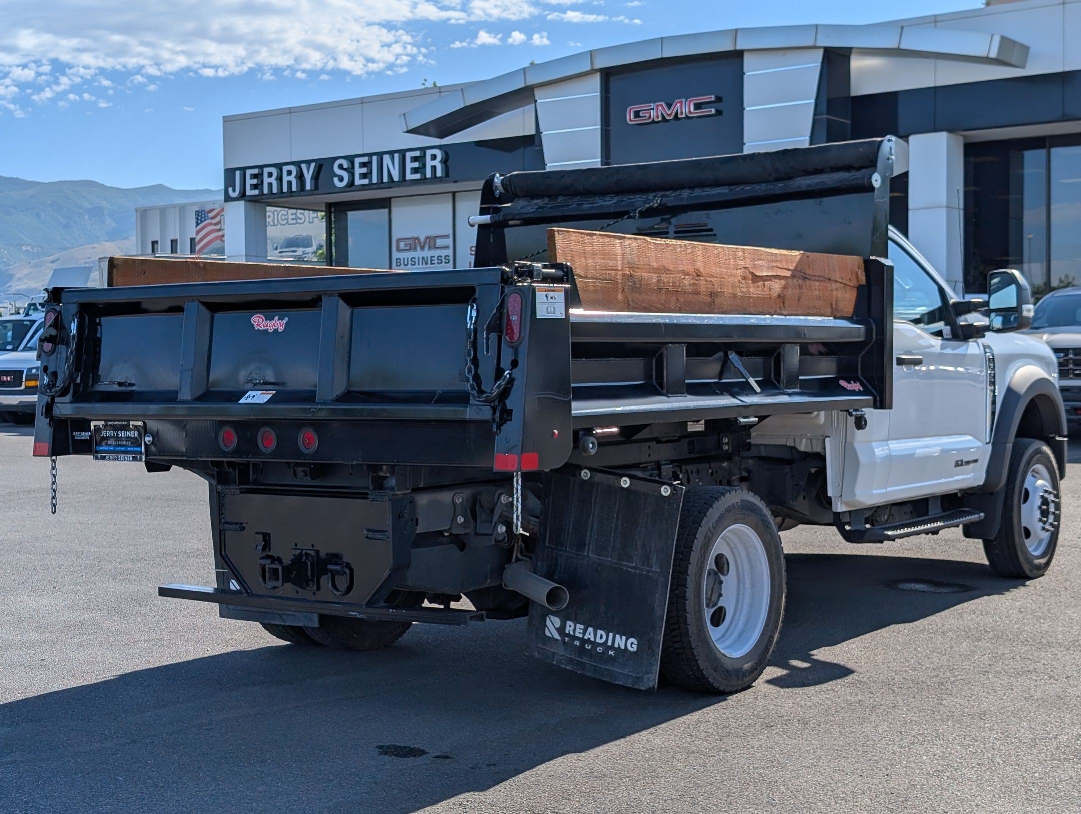 Used 2024  Ford XL image 5