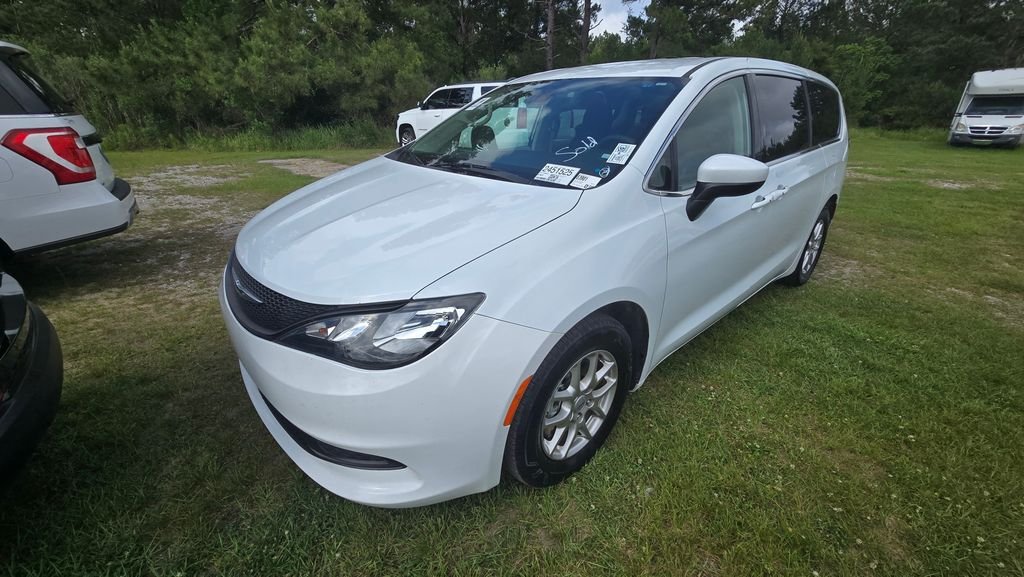 2023 Chrysler Voyager LX's photo
