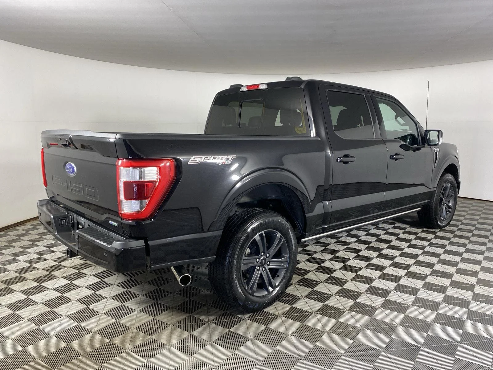 Used 2023 Agate Black Ford LARIAT image 9
