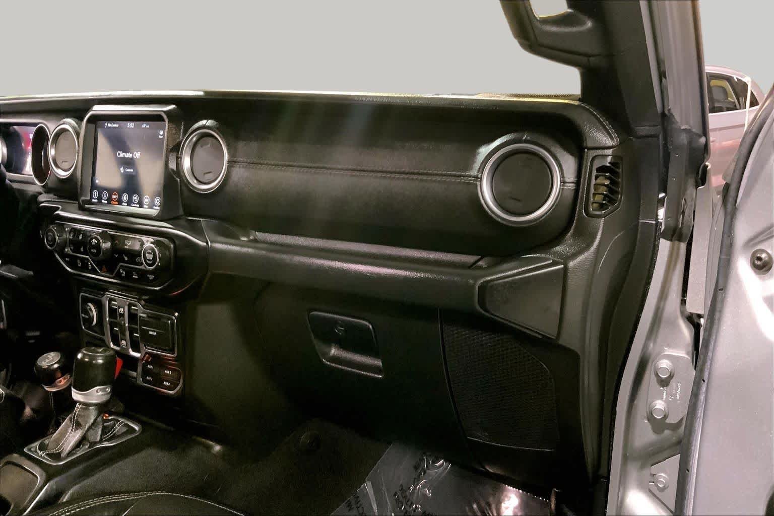 Used 2020 Billet Silver Metallic Clearcoat Jeep Overland image 19