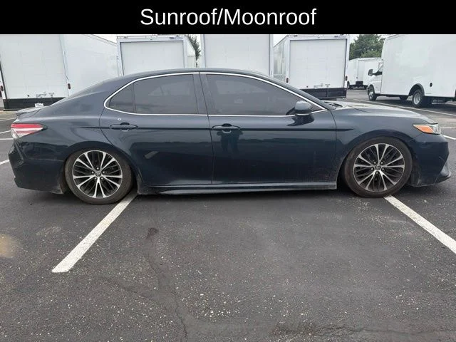 Used 2018 Blue Toyota SE image 4
