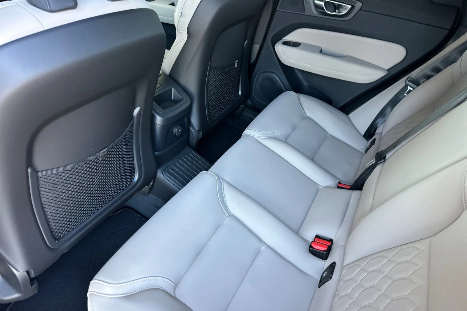 New 2026 Crystal White Volvo Plus image 11