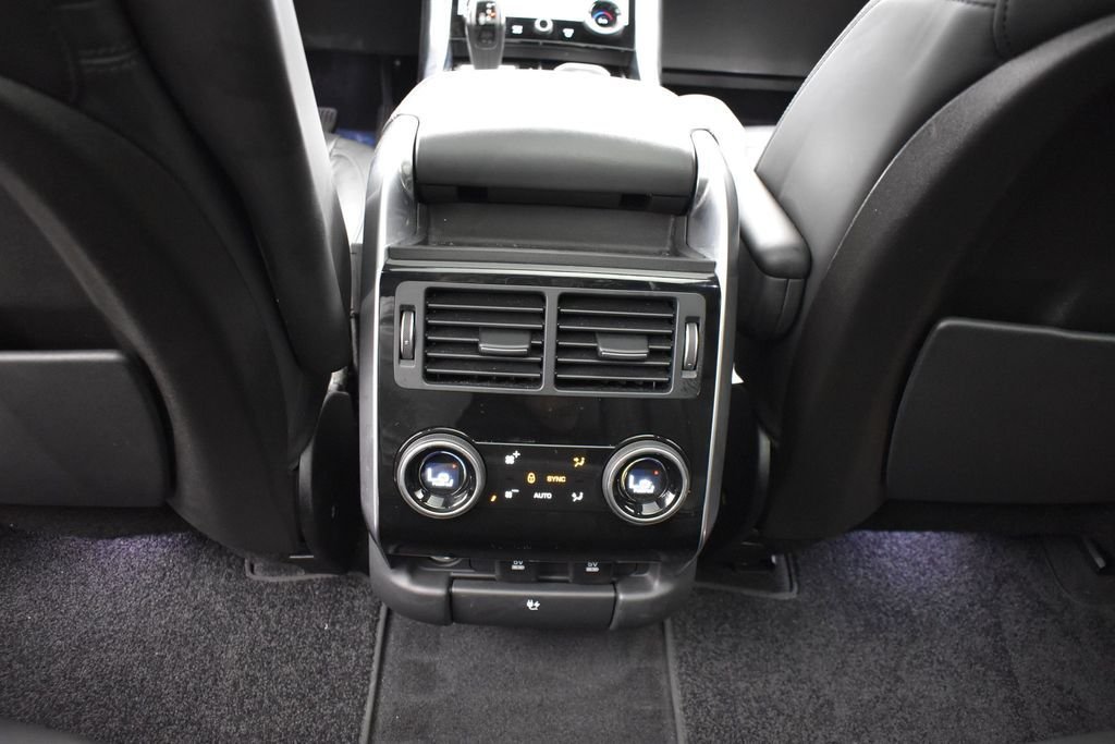 Used 2019 White Land Rover HSE image 15