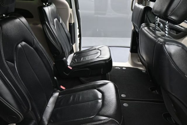 Used 2022 White Chrysler Touring L image 23