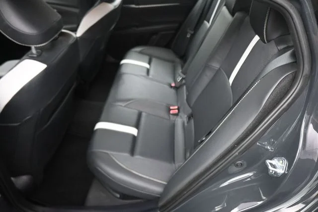 Used 2025  Toyota SE image 19