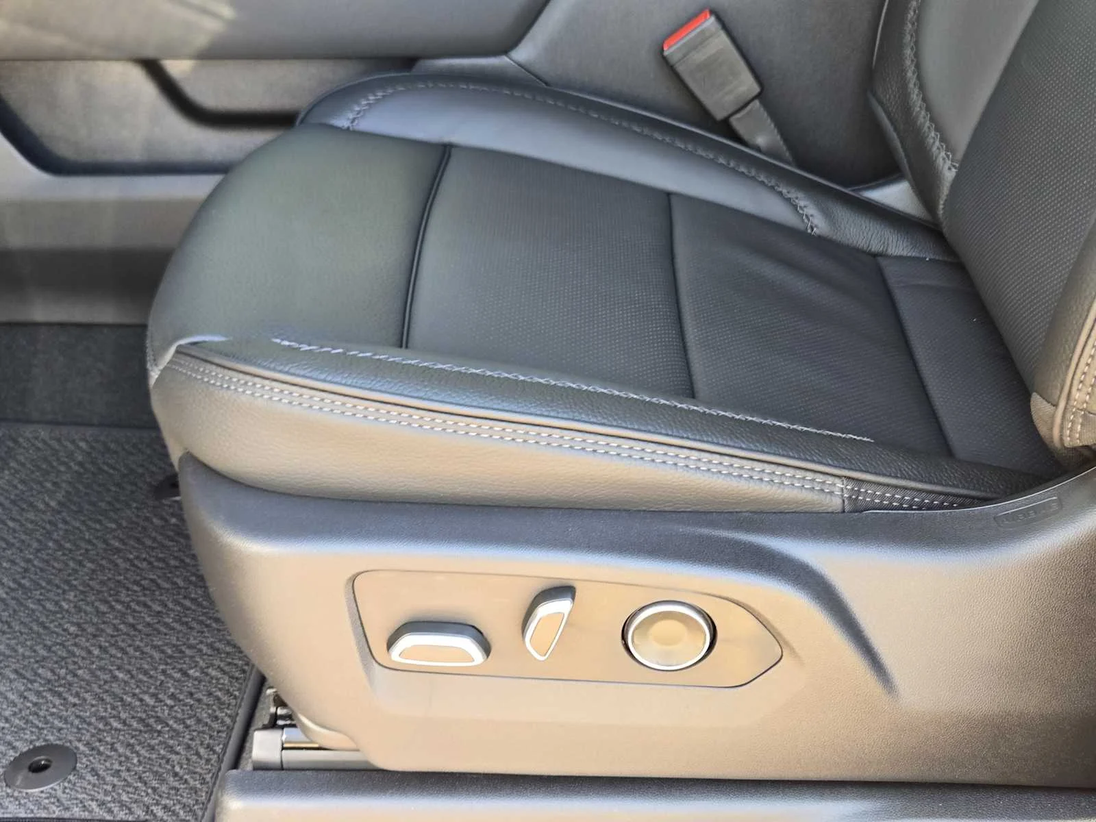 2026 GMC Sierra 1500 Denali - Photo 16