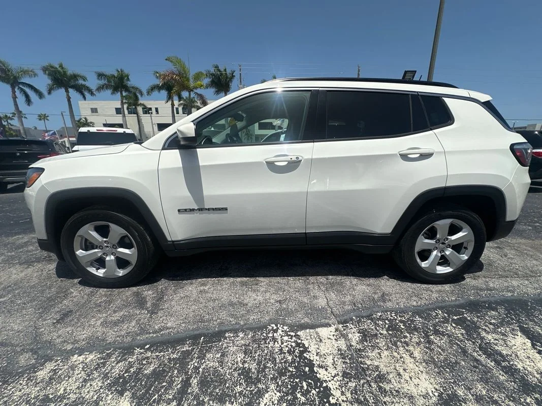 Used 2019  Jeep Latitude FWD image 8