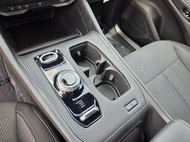 New 2026 Bright White Clear-Coat Exterior Paint Jeep Laredo image 26