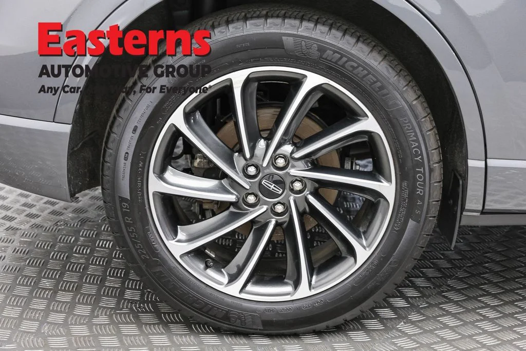 Used 2023 Gray Lincoln Grand Touring image 32