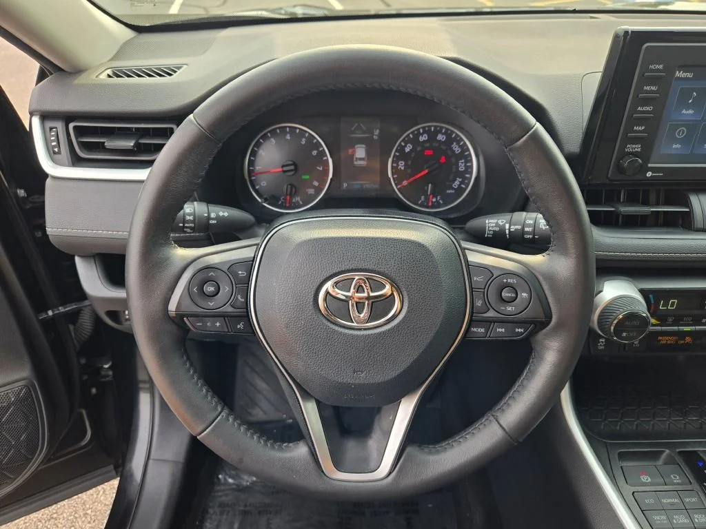 Used 2020 Midnight Black Metallic Toyota XLE image 34