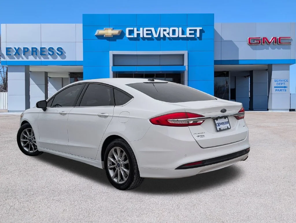 Used 2017 White Ford SE image 5