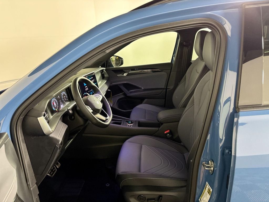 New 2025 Monterey Blue Pearl Volkswagen 2.0T SE R-Line Black image 11