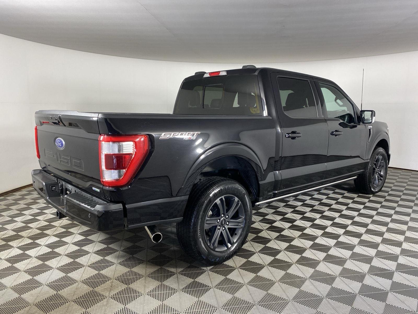 Used 2023 Agate Black Ford LARIAT image 9