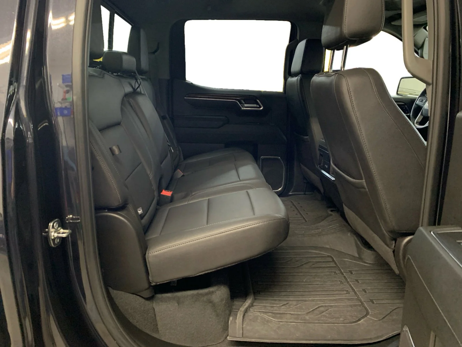 Used 2025 TITANIUM RUSH METALLIC GMC Elevation image 18