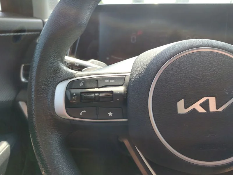 Used 2023 Black Kia LX image 11
