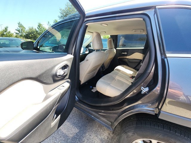 Used 2016 Gray Jeep Latitude image 14