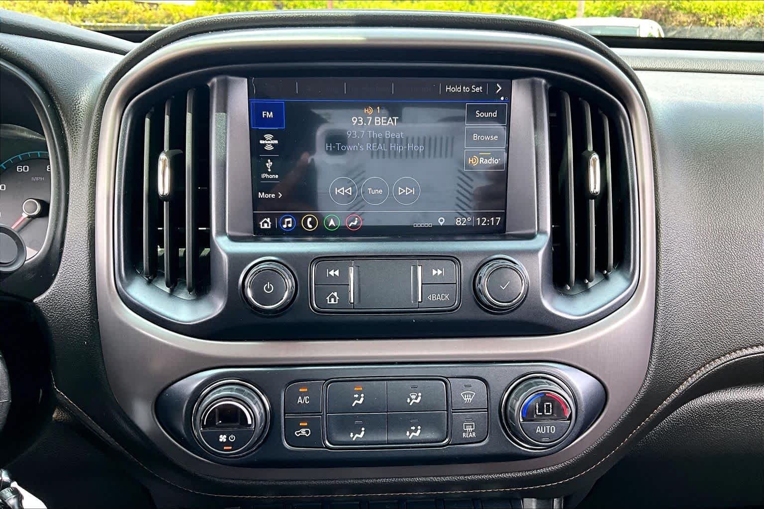 Used 2022 Satin Steel Metallic GMC 4WD AT4 w/Leather image 34
