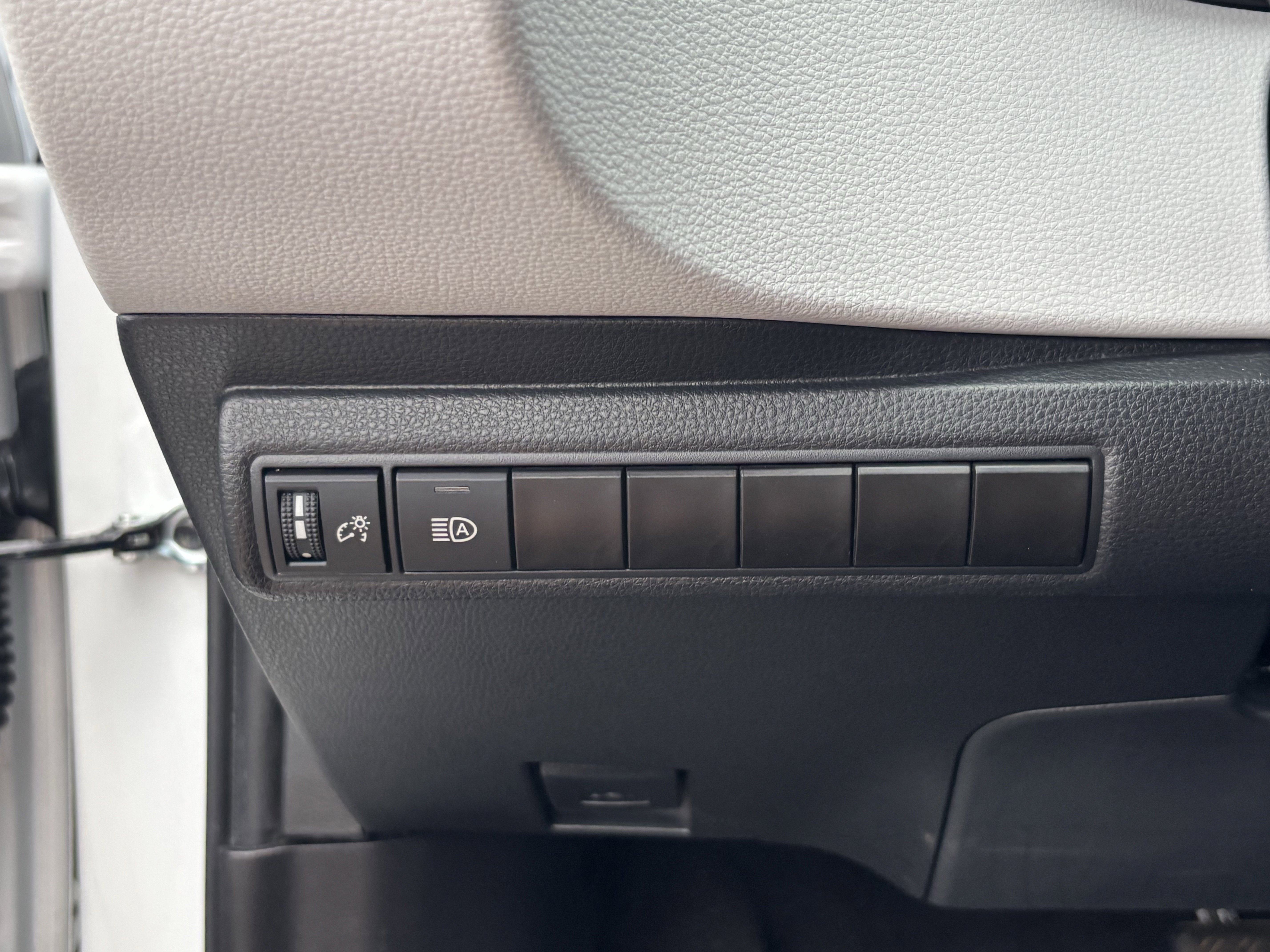 Used 2024 Ice Toyota SE image 30